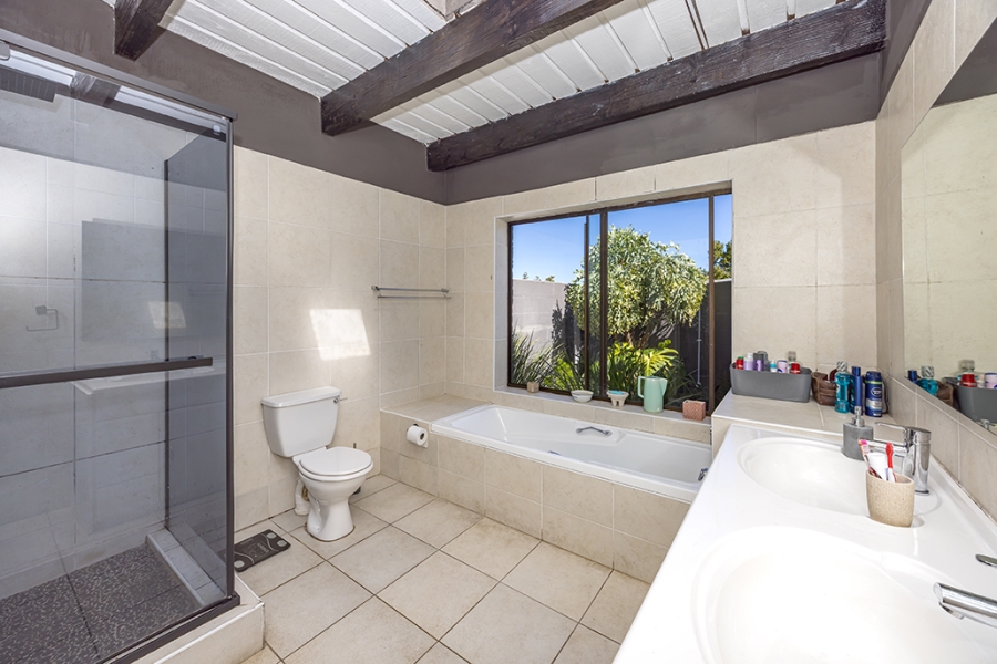 6 Bedroom Property for Sale in Brandwacht Western Cape